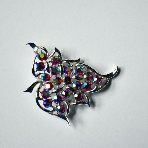 Sarah Coventry Aurora Borealis Leaf Red AB Silver Brooch Vintage - Picture 1 of 2